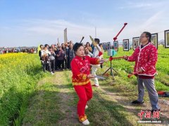 村民唱主角 湖南桃江乡村上演花田春景图